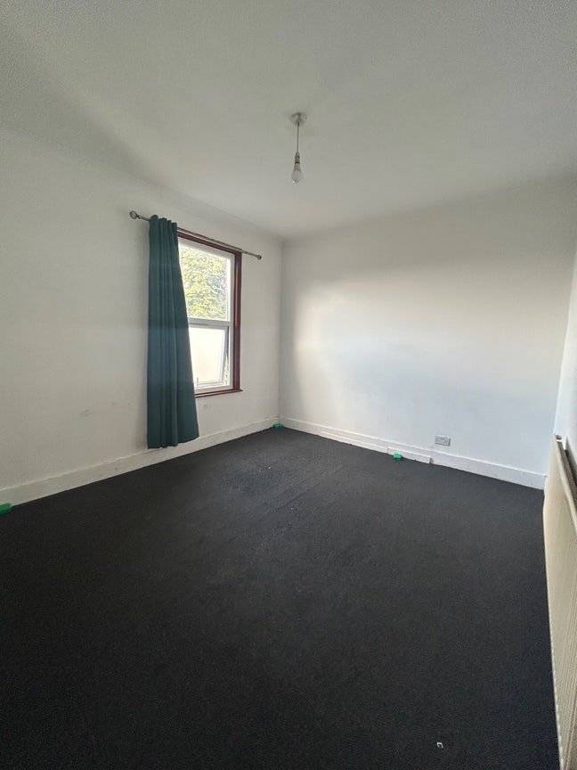 Exceptional Spacious 3 Bed Flat Main Photo