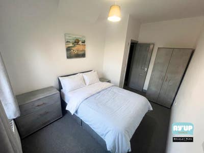 Big Room - Ensuite - Central Location Main Photo