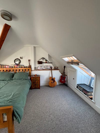 Brighton double loft room with on suite tiolet Main Photo