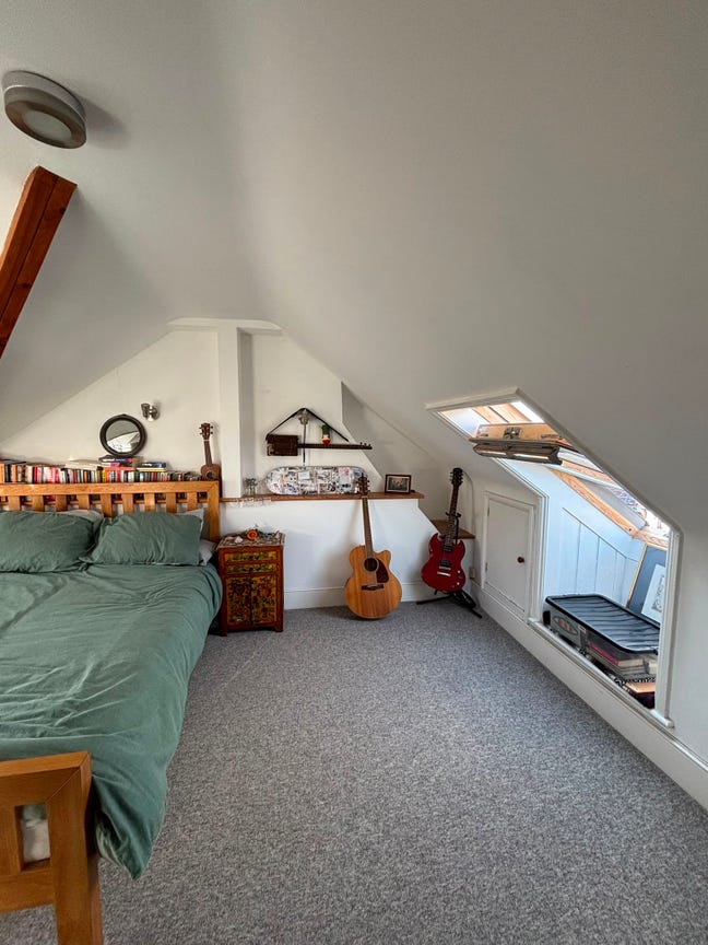 Brighton double loft room with on suite tiolet Main Photo