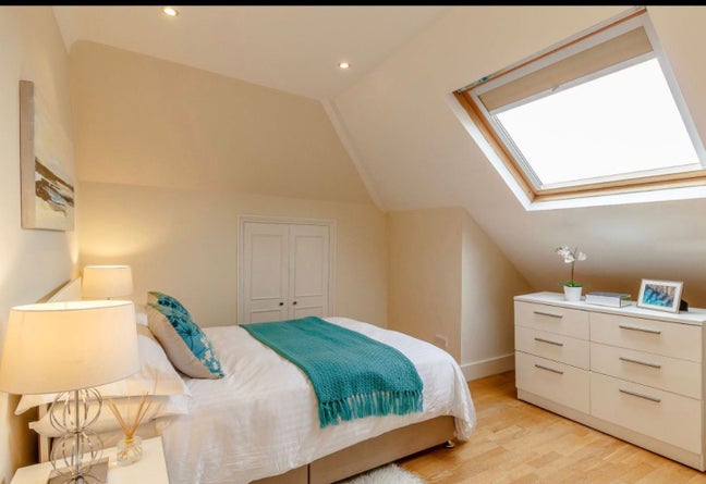 A bright, modern 3‑bedroom furnished flat S. Croyd Main Photo