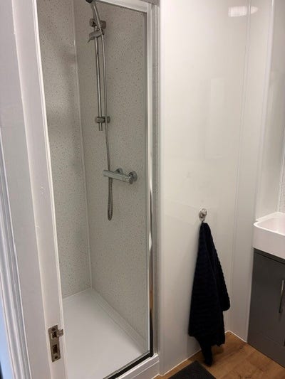 A room with private bathroom for a female student Main Photo