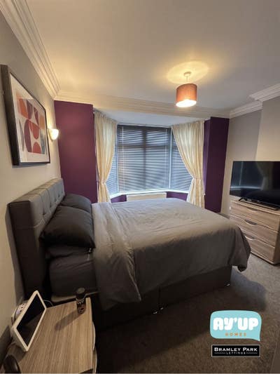 Big Bright Double Ensuite Room Main Photo