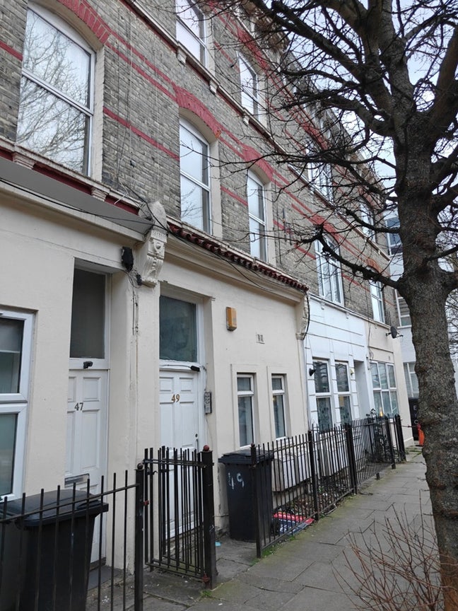 Spacious 1-Bed Ground Floor Flat - Bavaria Road Main Photo