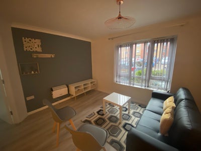 2 Cozy bedroom flat  NG7 5PP close to City Center Main Photo