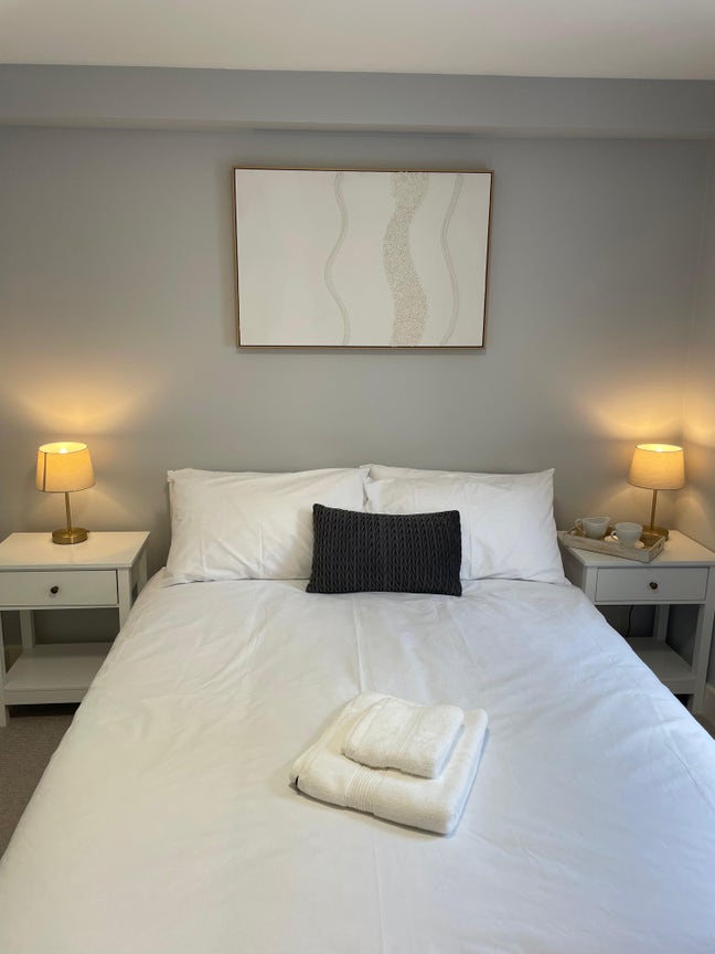 Brand New Double Ensuite Room &pound;1,100 Pcm Bills Inc Main Photo