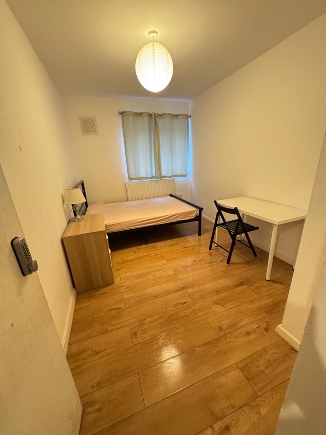Nice DBL Room Near QMUL | Mile End | Bills Incl Main Photo