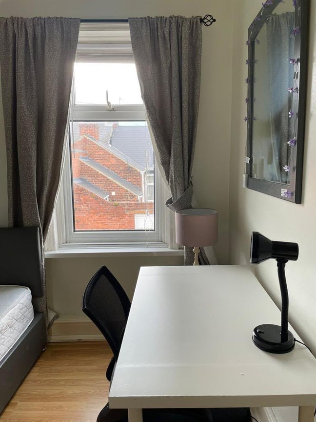Single Room in Shared House, Available Now Main Photo