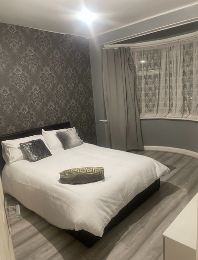 Large Comfortable and Clean Main Photo