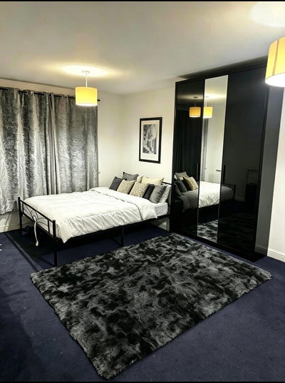 Massive king size room  Main Photo
