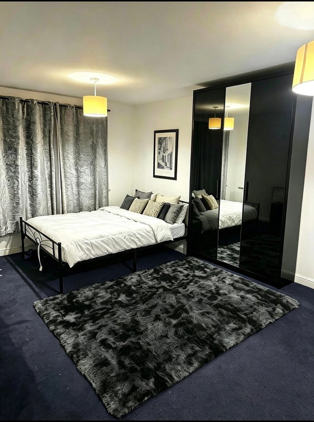 Massive king size room  Main Photo
