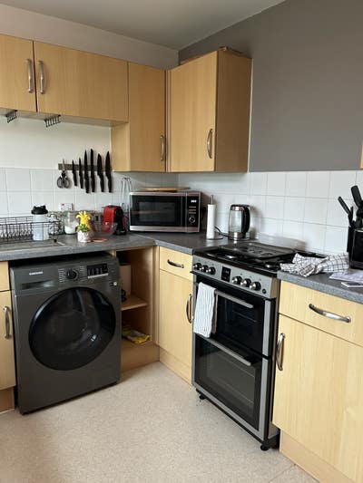 Central London  &pound;900 per room. &pound;1800 whole flat Main Photo