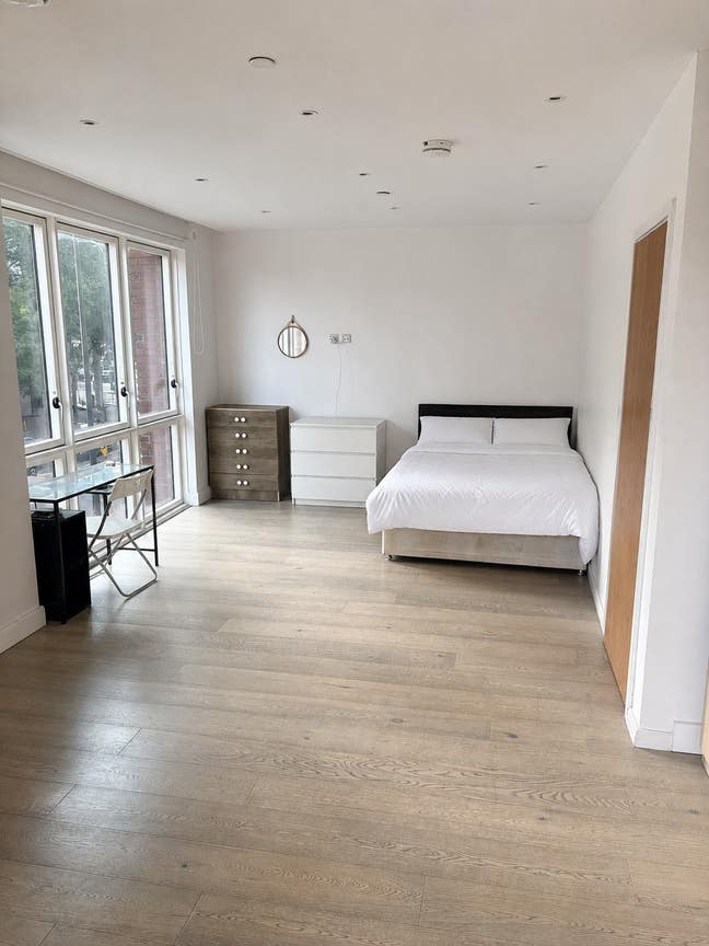 Luxurous Room - Canary Wharf - Eary SEP Main Photo
