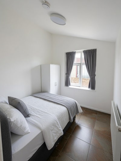 Double Rooms Available Immediately Hanger Lane Main Photo
