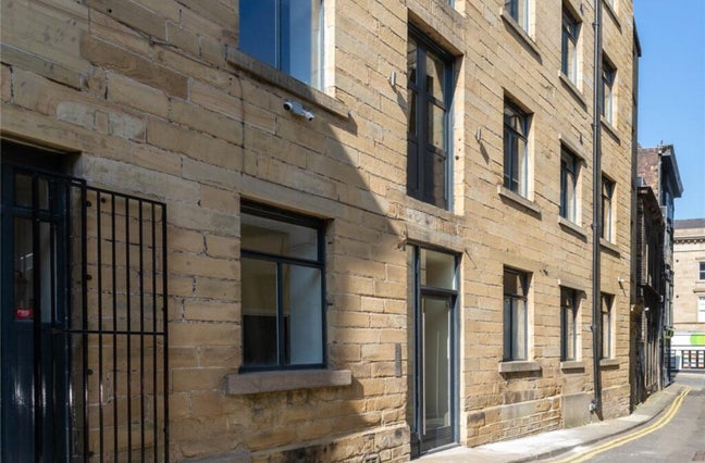 Rent out one bedroom in a 2b1b Main Photo