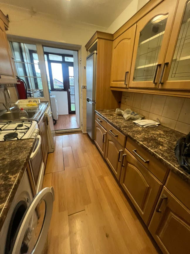 Double rooms in 4 bedroom house... Main Photo