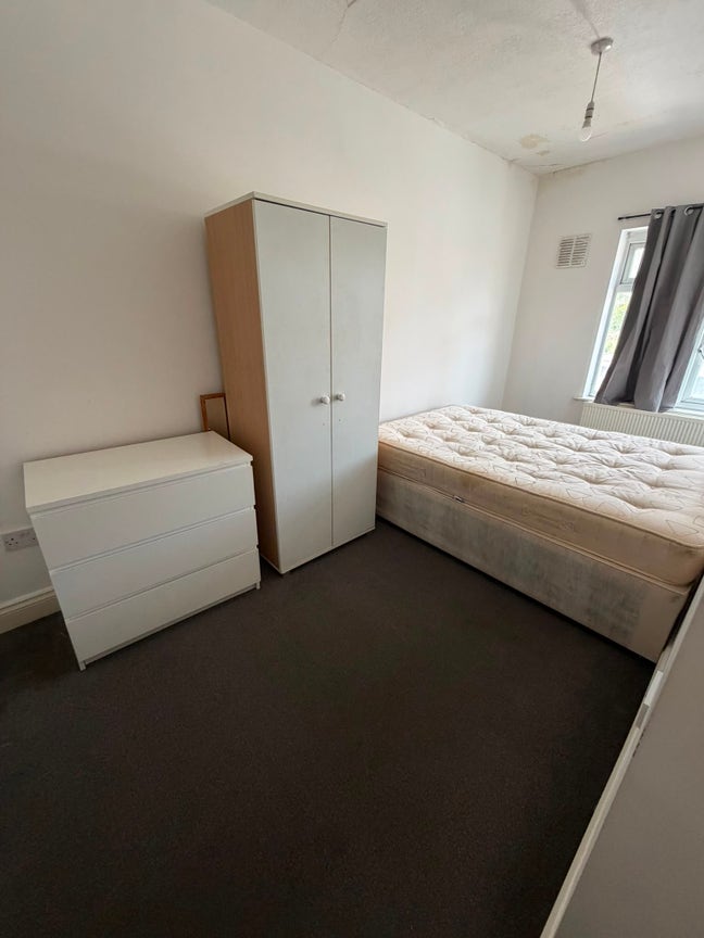 Spacious Double Room in South Harrow – Couples Wel Main Photo