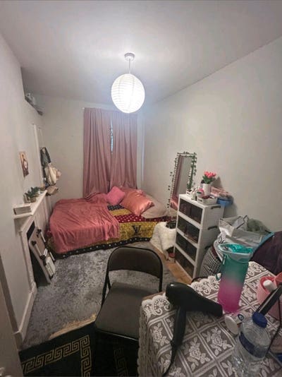 1 room available in house share Main Photo
