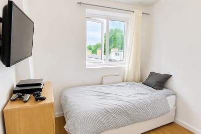 Affordable Single Room in Putney(144) Main Photo