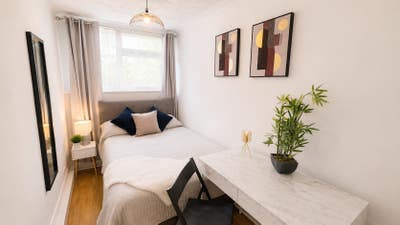 🔑 Small Double Room  — Move In Now Main Photo