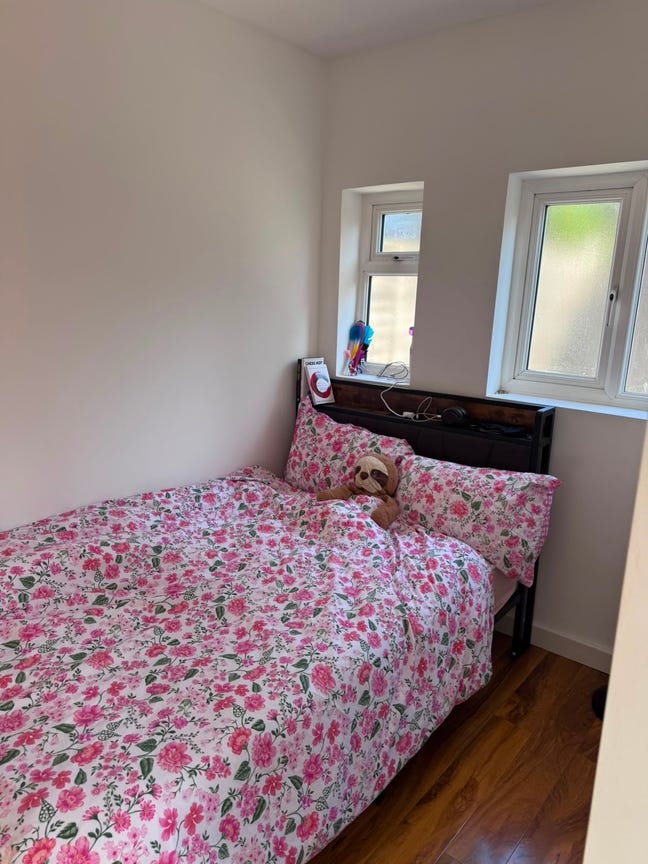 Single En-Suite Room to Let Main Photo