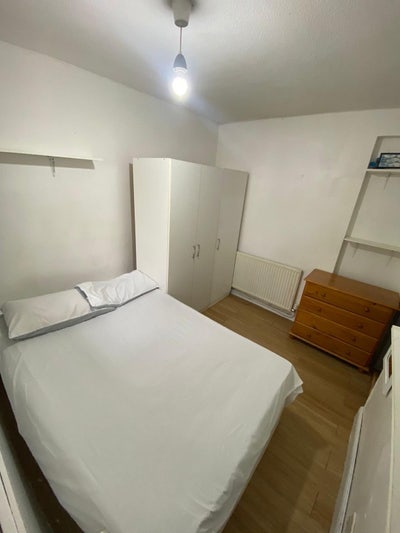 Lovely double room in East putney-bills included Main Photo
