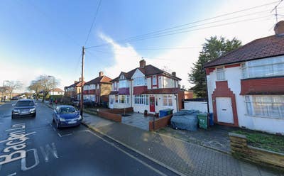 DSS-Studio Flat Available in Edgware Harrow HA8 Main Photo
