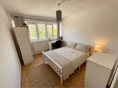  Double No Deposit 1100&pound; Bethnal Green Rooftoop Main Photo