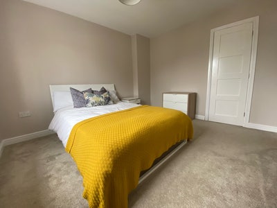 Double Room - Off Shirley High Street Main Photo