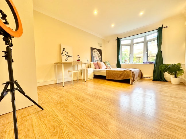 🔥2 Shoreditch Ensuites Your Bathroom, No Drama🔥 Main Photo