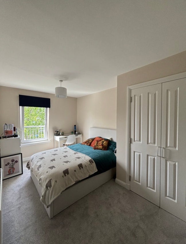Furnished double room with en-suite Main Photo