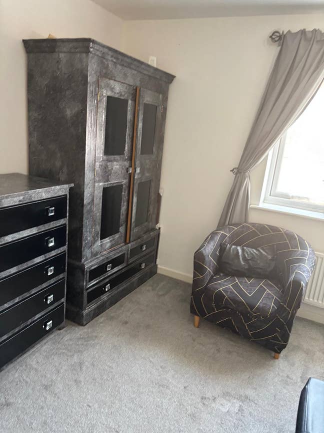 2 bedrooms in 2 bed house Main Photo