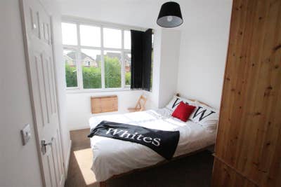 Room 5 Ensuite Room on Rothersthorpe Road  Main Photo