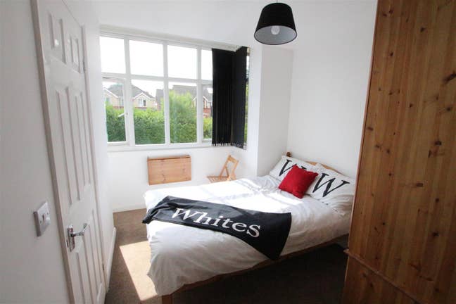 Room 5 Ensuite Room on Rothersthorpe Road  Main Photo