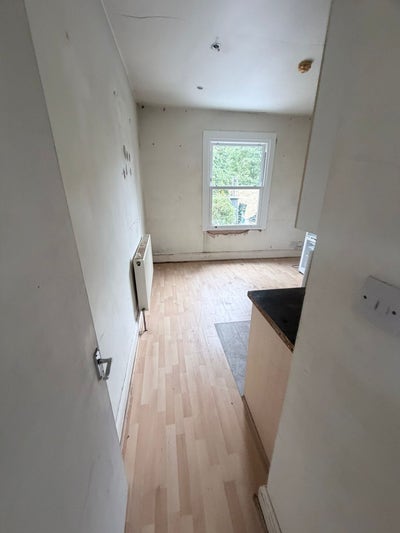 One bedroom converted flat Main Photo