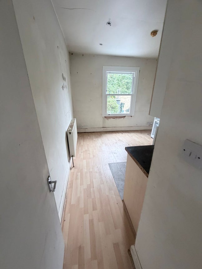 One bedroom converted flat Main Photo
