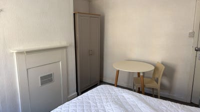 Furnished Room – All Bills Included Main Photo