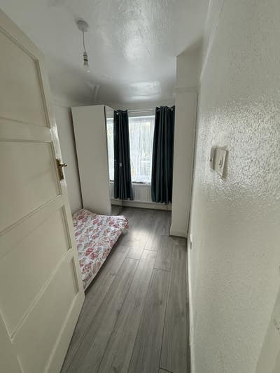 Single room Available  Main Photo