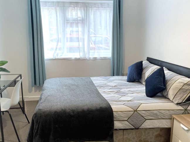2 Large rooms All bills incl - FEMALE Tenants Main Photo