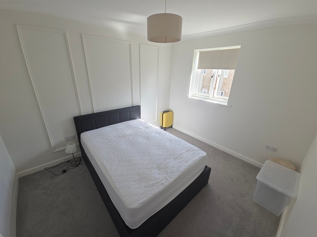 Spacious room in a friendly household Main Photo