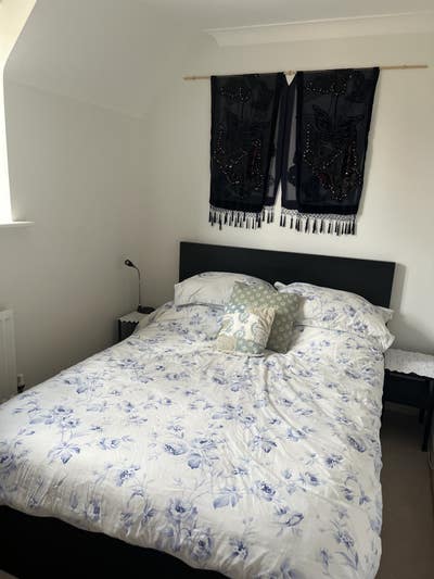 Double bedroom available now Main Photo