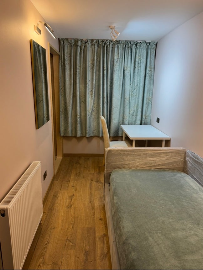 Recently renovated Single bedroom - Raynes Park  Main Photo