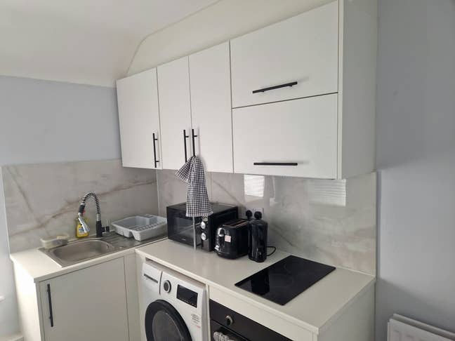 Spacious Double room in Northolt - Bills included Main Photo