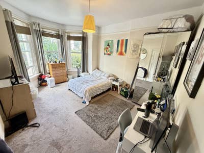 Huge Double with Desk Space **Amazing Location** Main Photo