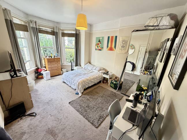 Huge Double with Desk Space **Amazing Location** Main Photo