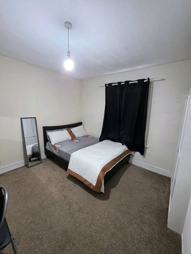 Spacious Double Bedroom Available at Watford  Main Photo