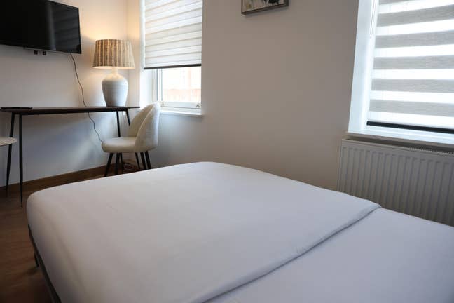 Contemporary Studio Apartment with Private Bathroo Main Photo