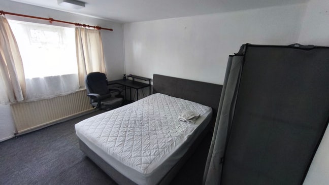 Large room near holy family church and school Main Photo