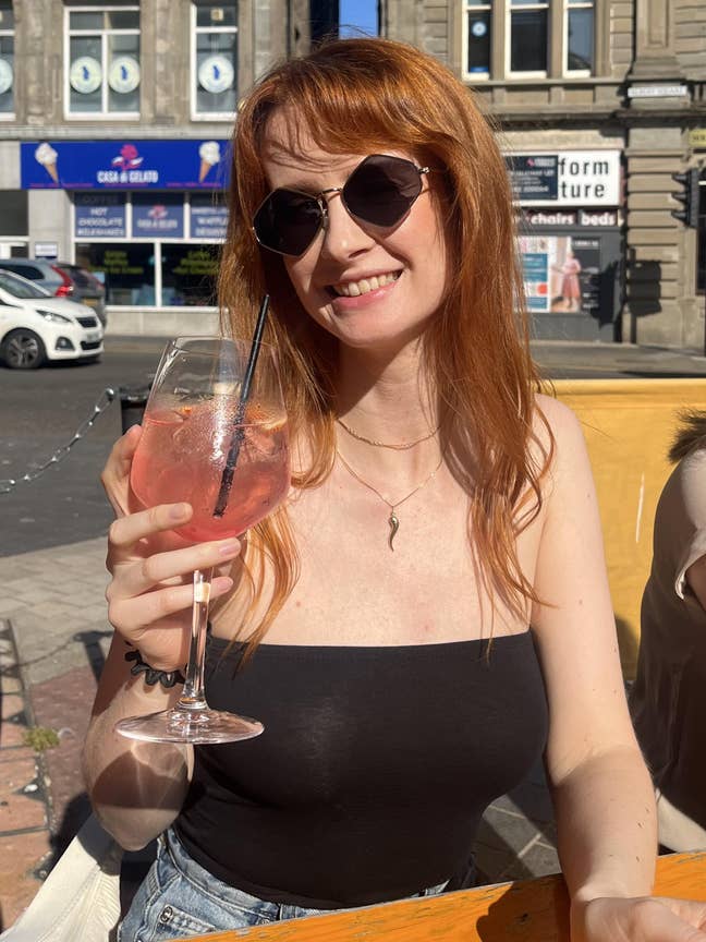 Quiet, sociable professional looking for new flat! Main Photo