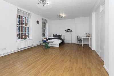 🏢 Live Steps from Liverpool Street ZONE 1! 💼 Main Photo